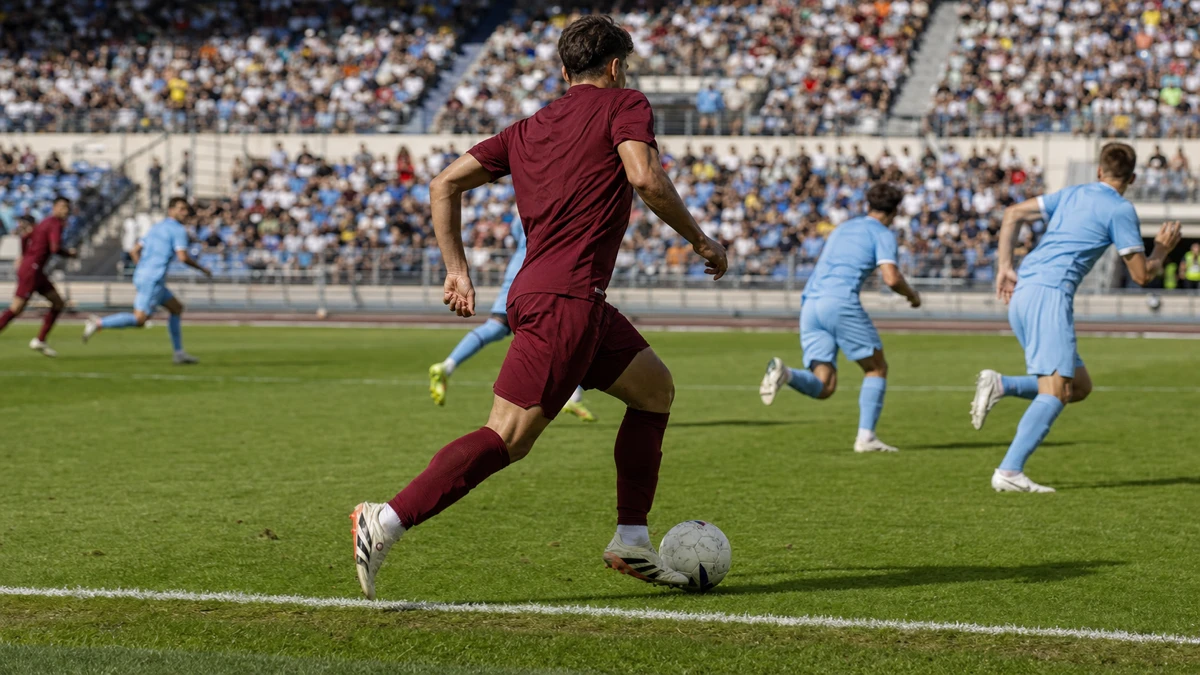 Spelmoment från en fotbollsmatch i Serie A.